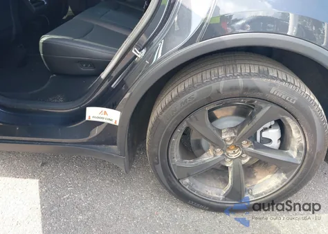 2026 Tesla Model Y Long Range Dual Motor All-Wheel Drive/Long Range Launch Series z USA, uszkodzony, nr VIN 7SAYGDEE1TA386153